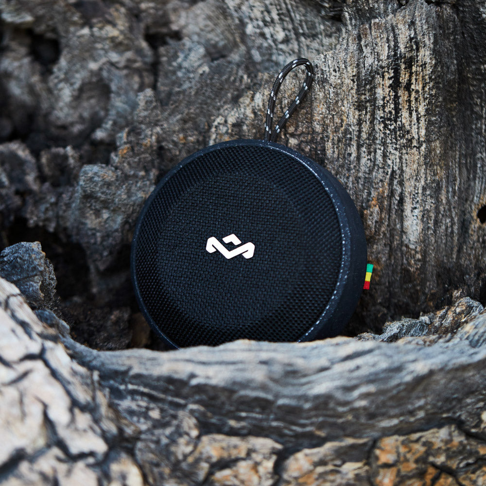 Signature Black | No Bounds Bluetooth Speaker Black Lifestyle 2