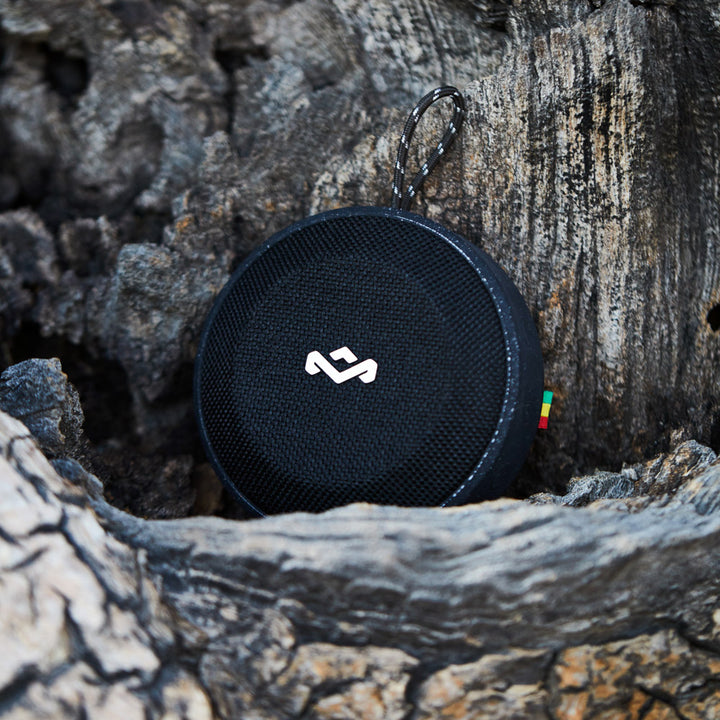 Signature Black | No Bounds Bluetooth Speaker Black Lifestyle 2