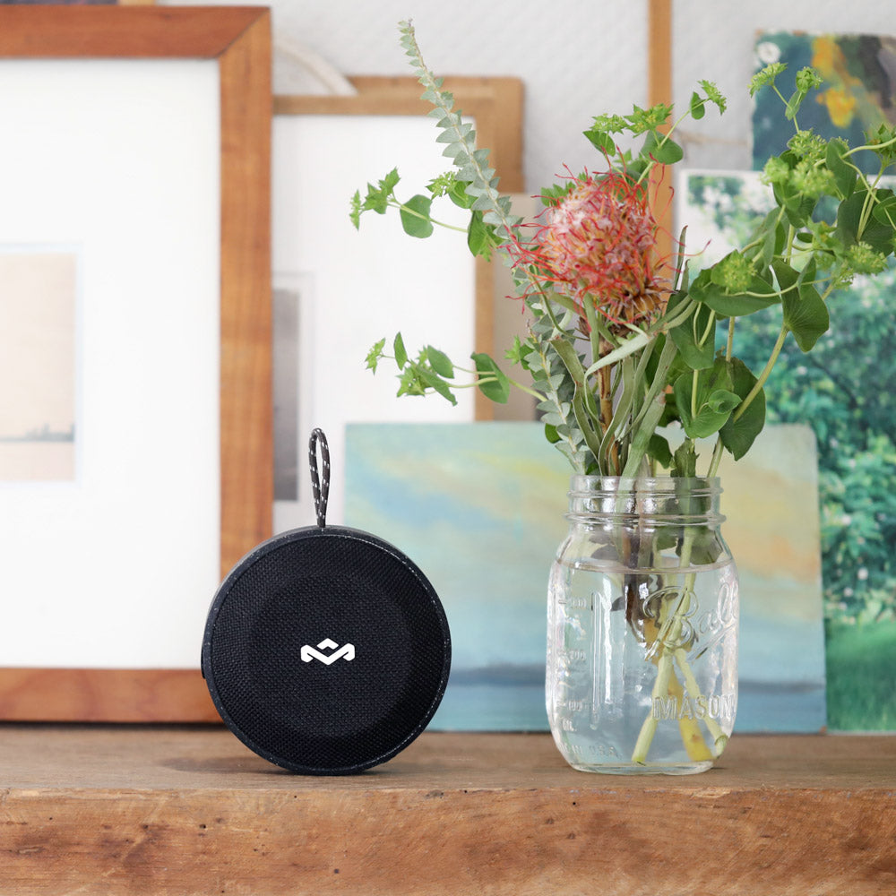 Signature Black | No Bounds Bluetooth Speaker Black Lifestyle 1